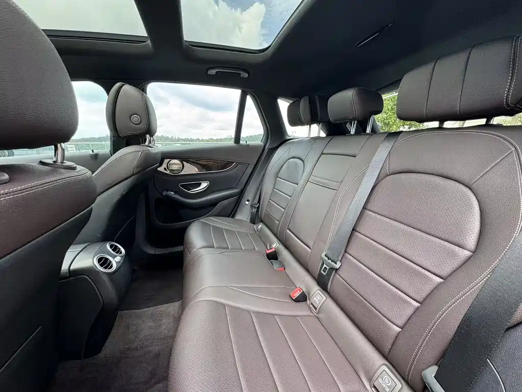Mercedes-Benz GLC 2018 — фото 16