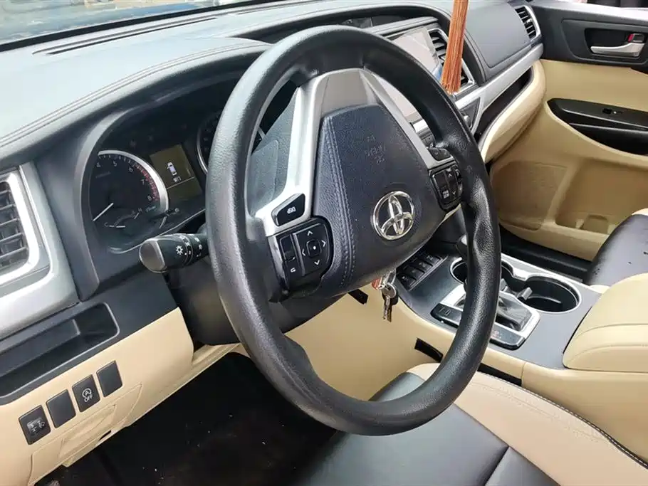 Toyota Highlander 2018 — фото 15