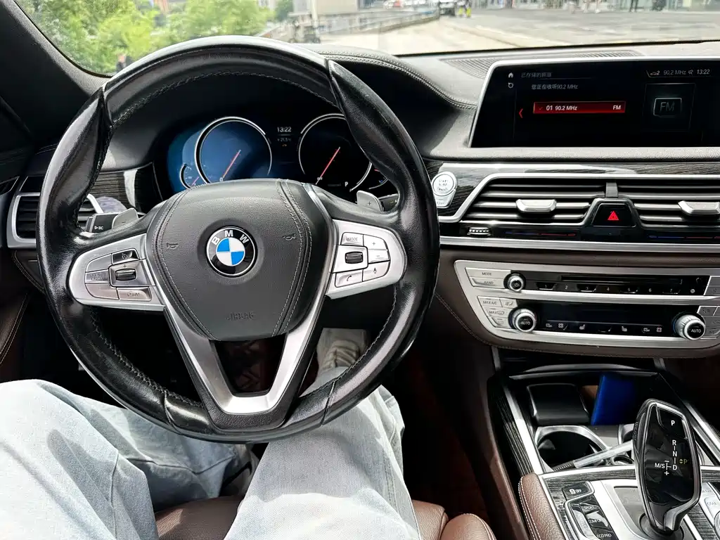 BMW 7 Series 2017 — фото 13