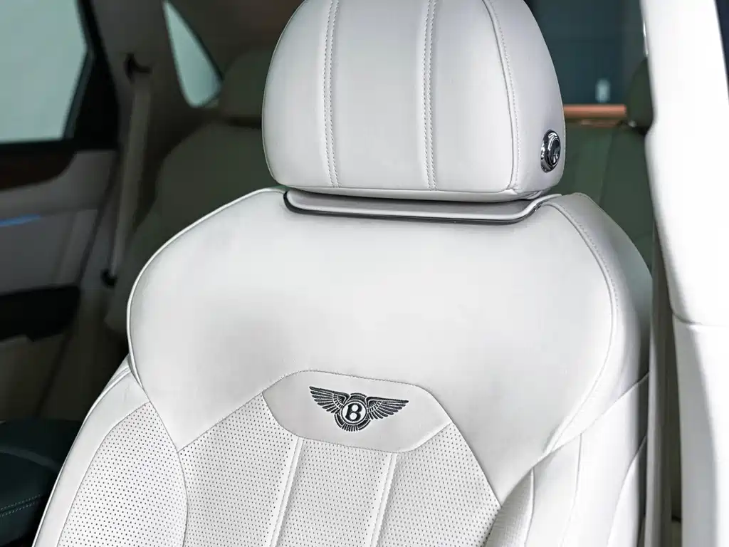 Bentley Bentayga 2021 — фото 22
