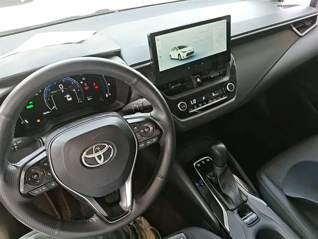 Toyota Corolla 2023 — фото 10