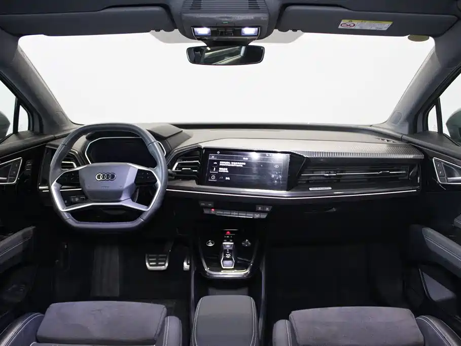 Audi Q4 e-tron 2023 — фото 15
