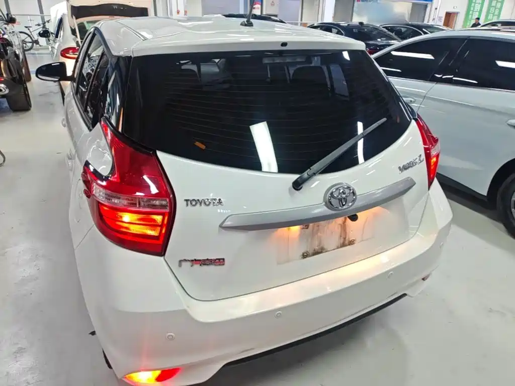 Toyota Yaris L 2022 — фото 6