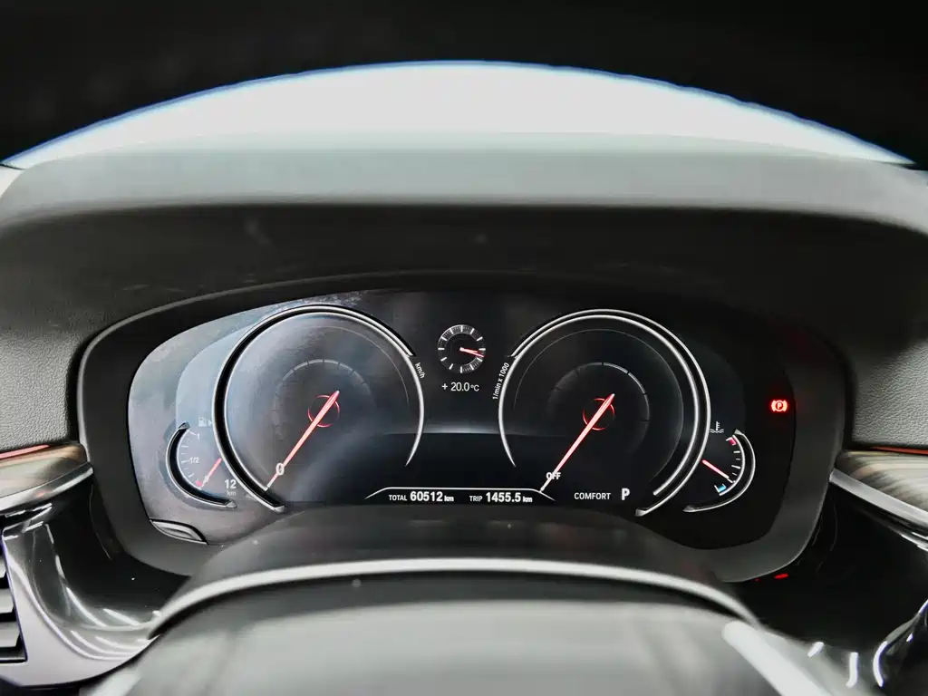 BMW 5 Series 2018 — фото 9