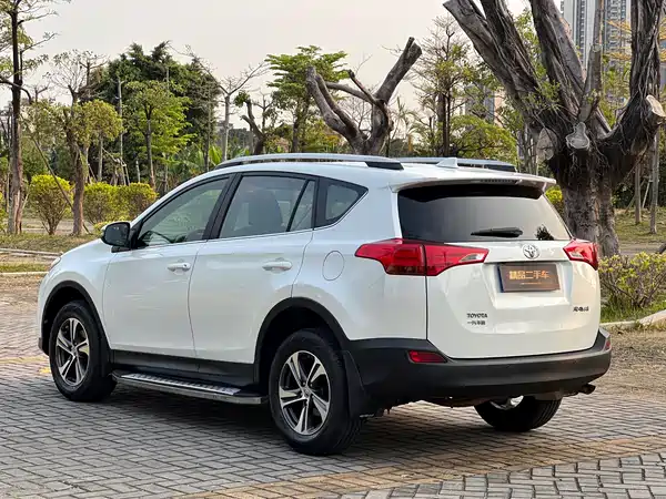 Toyota RAV4 2015