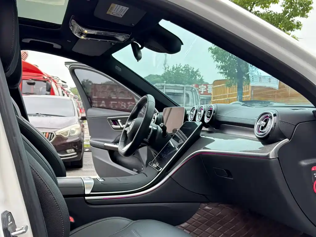 Mercedes-Benz C-Class 2024