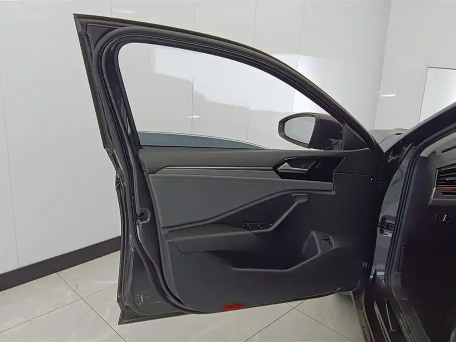 Volkswagen Sagitar 2022