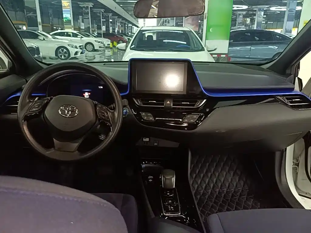Toyota C-HR EV 2022 — фото 10