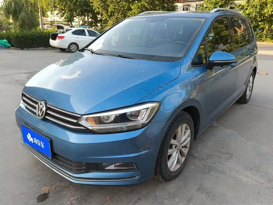 Volkswagen Touran 2018 — фото 1