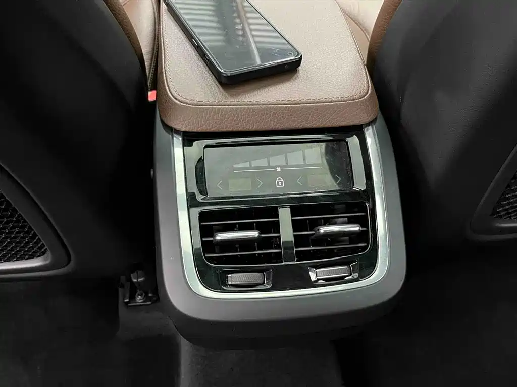 Volvo XC90 2023 — фото 15