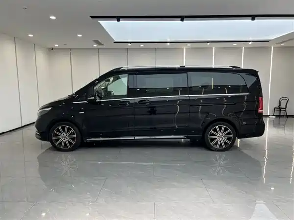Mercedes-Benz V-Class 2025