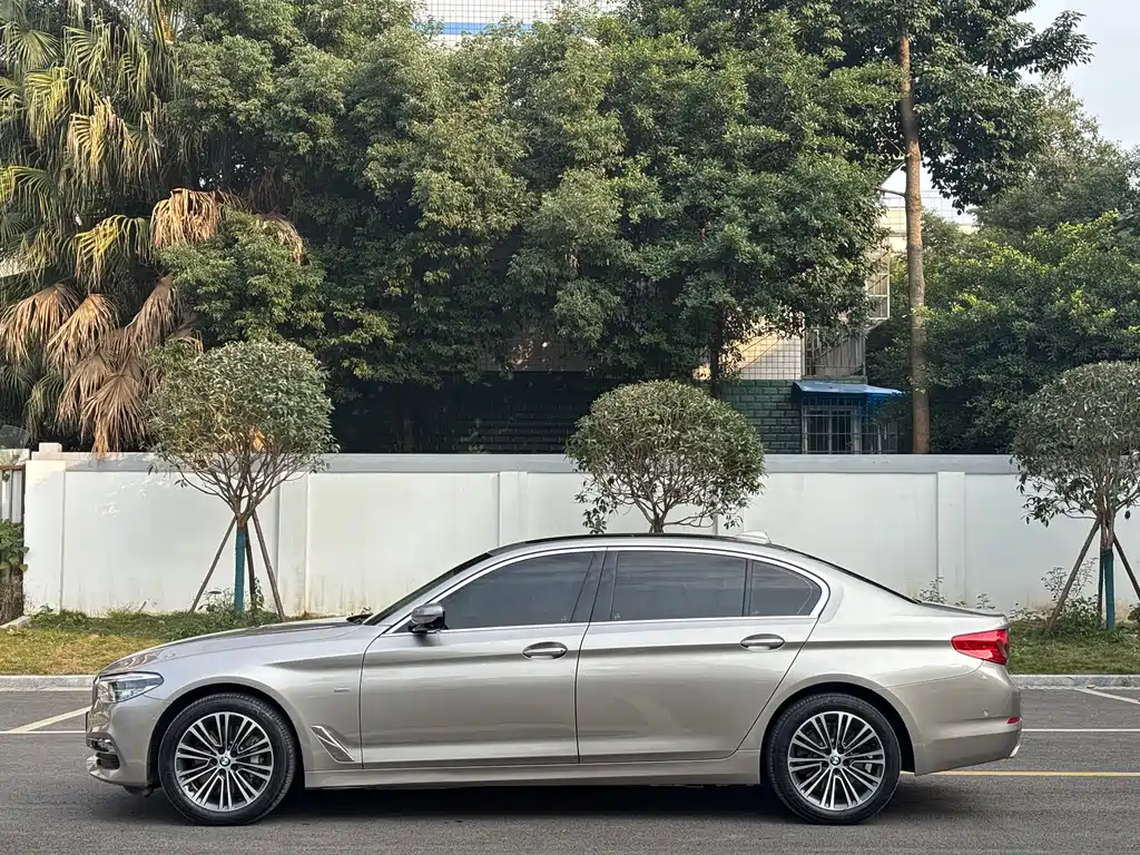 BMW 5 Series 2018 — фото 3