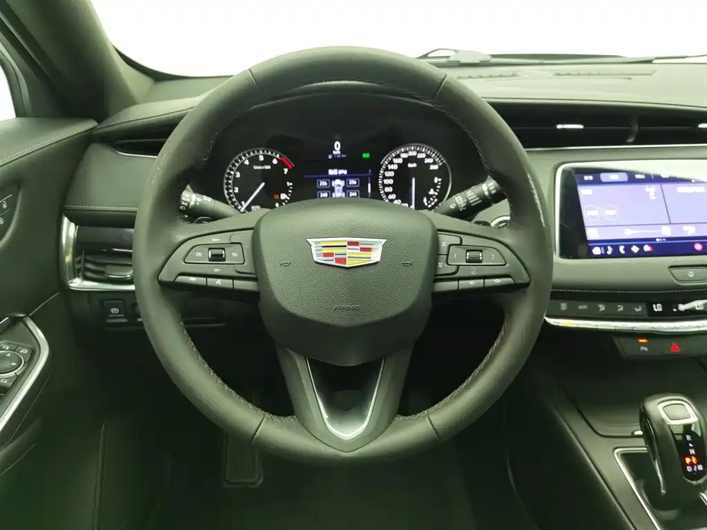 Cadillac XT4 2019 — фото 11