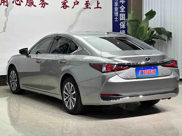 Lexus ES 2022