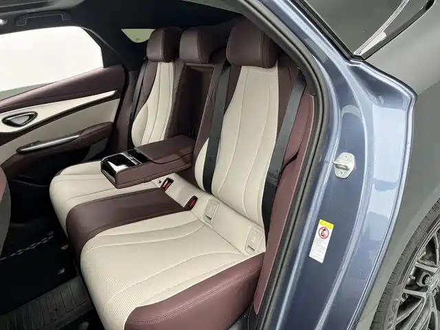 BYD Seal 07 DM-i 2025 — фото 10