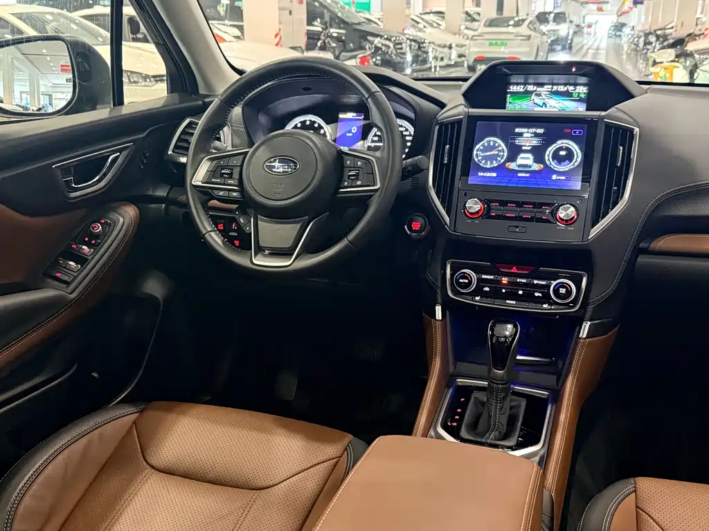 Subaru Forester 2023 — фото 13
