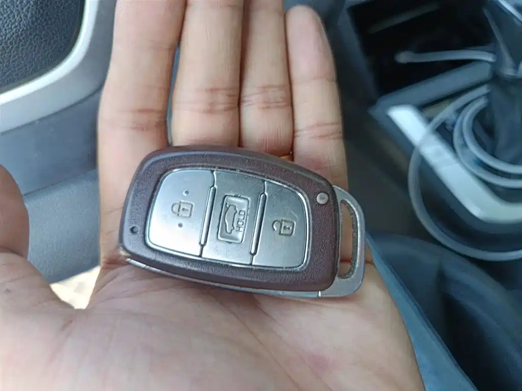 Hyundai Elantra 2018 — фото 12