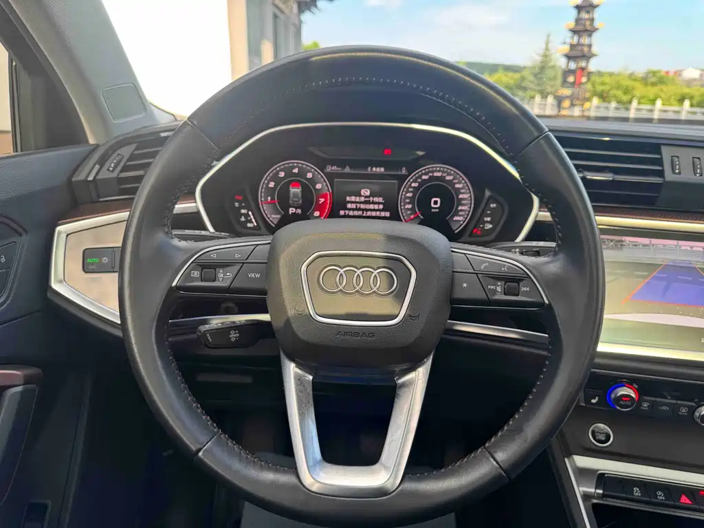 Audi Q3 2021 — фото 15