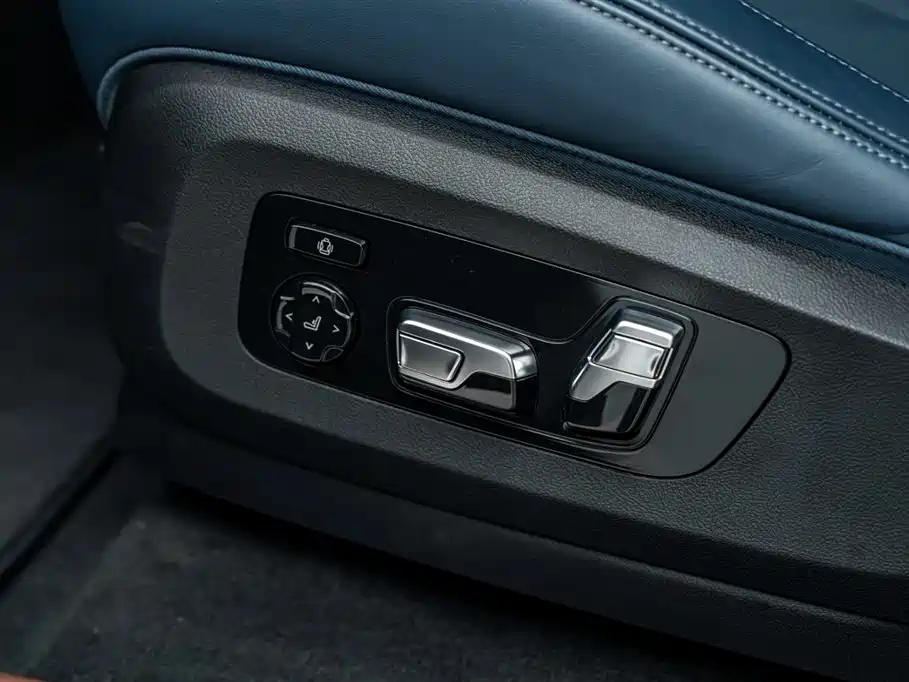 BMW XM 2024 — фото 17