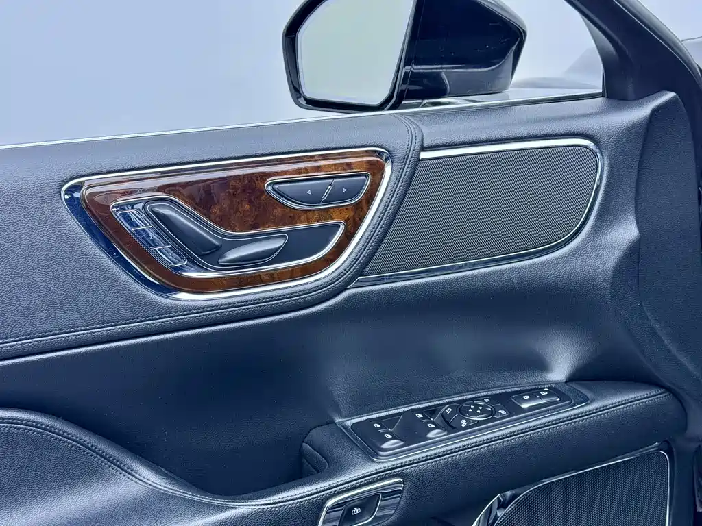 Lincoln Continental 2019 — фото 8