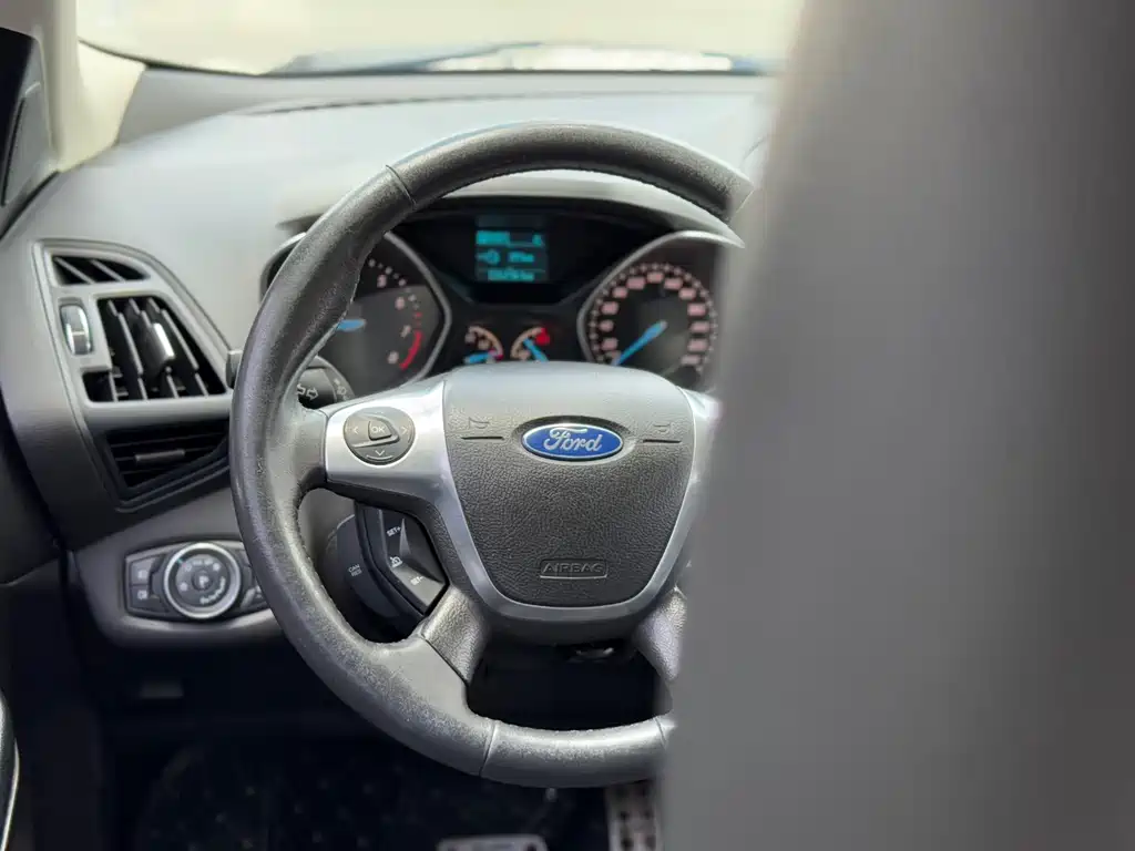 Ford Kuga 2015 — фото 11