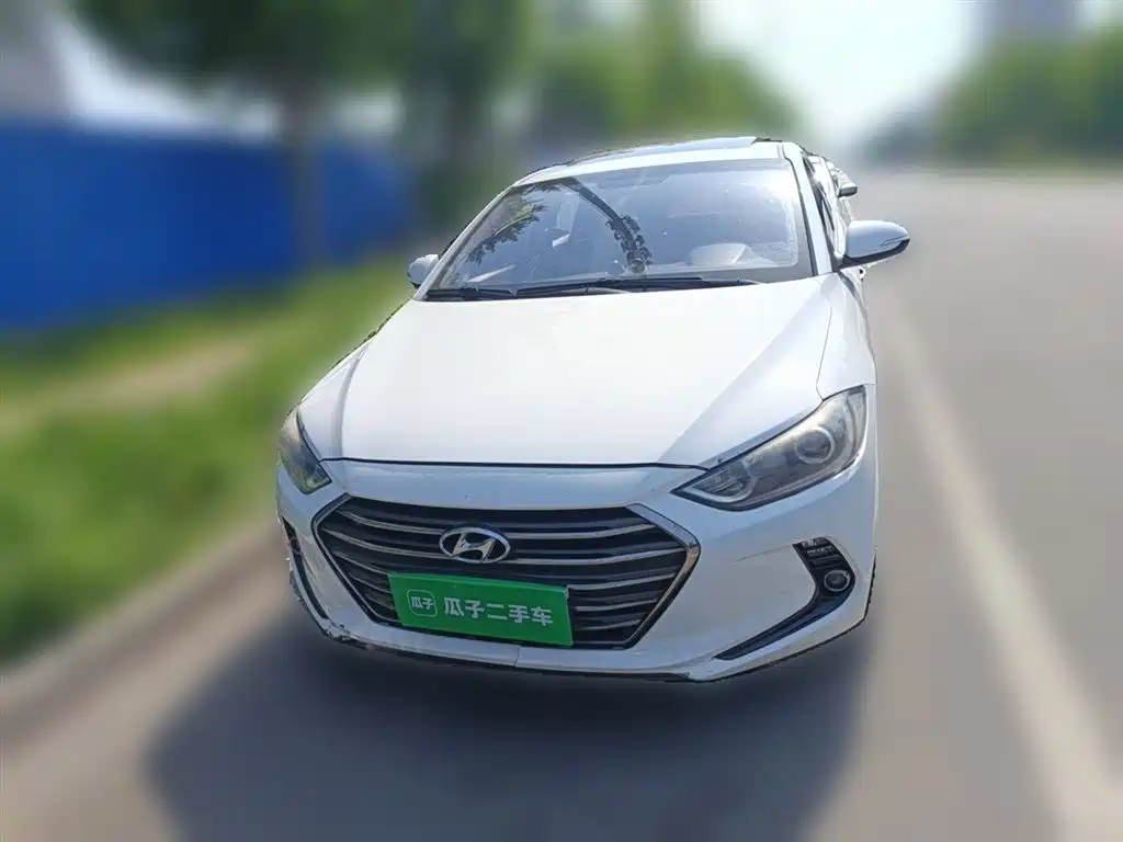 Hyundai Elantra 2018 — фото 24