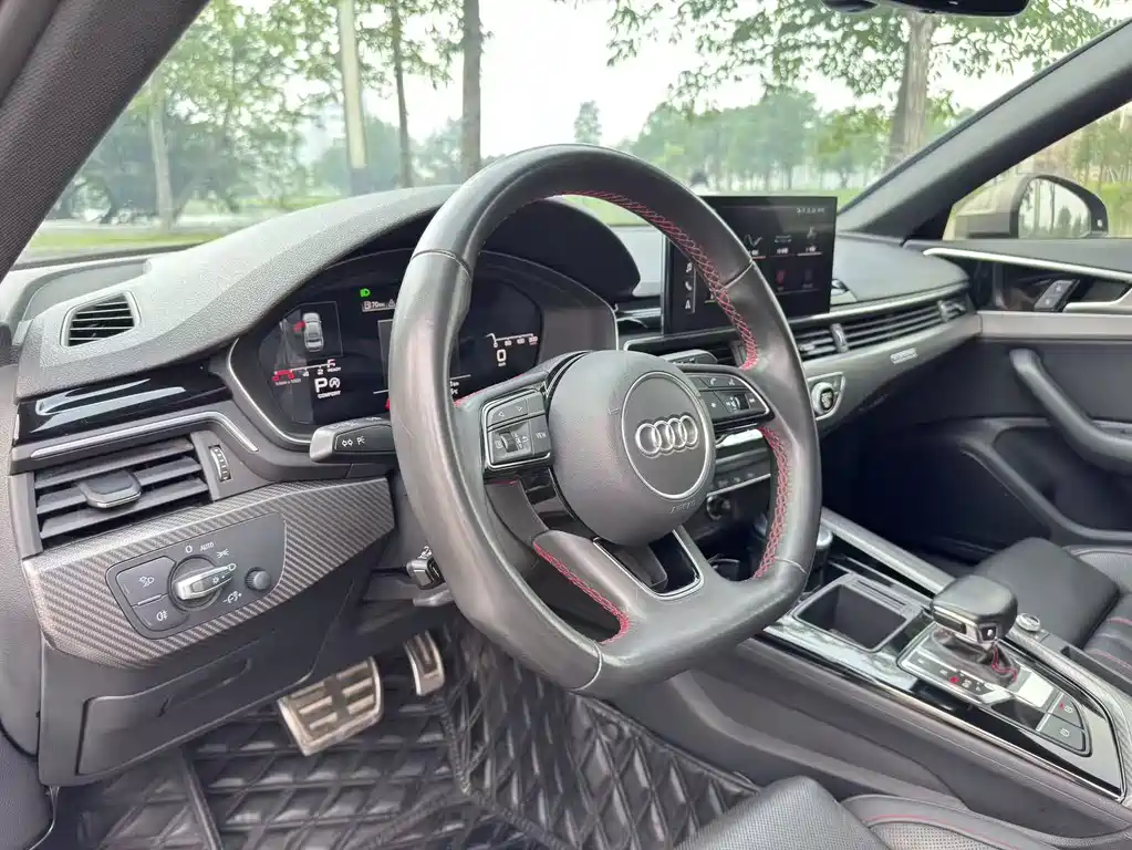 Audi A4L 2022 — фото 15