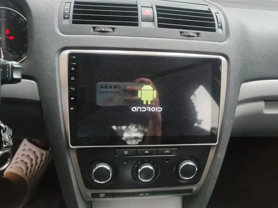Skoda Octavia 2013 — фото 13