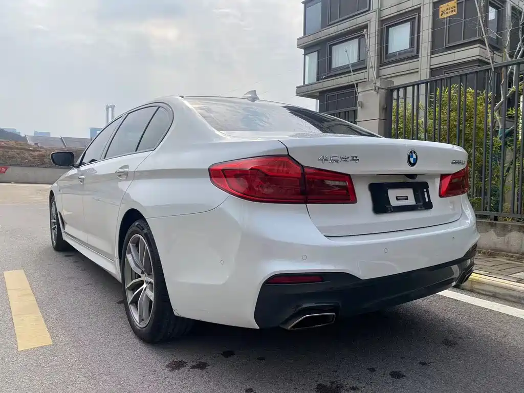 BMW 5 Series 2018 — фото 7