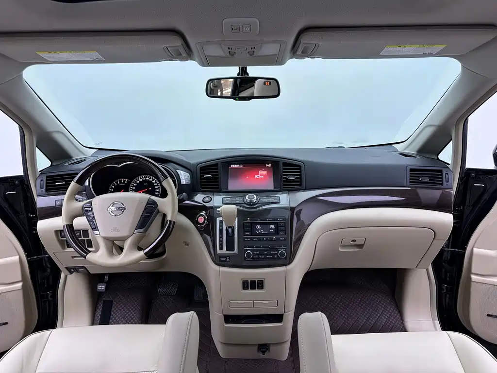 Nissan Quest 2017 — фото 11