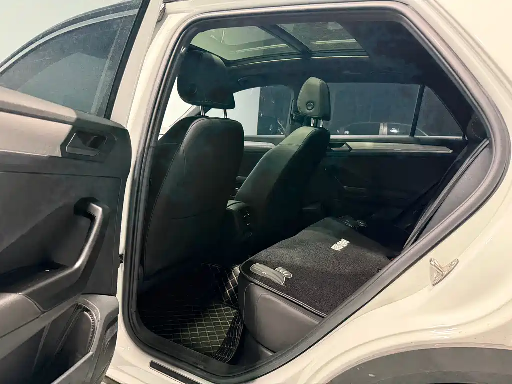 Volkswagen T-Roc 2022 — фото 9