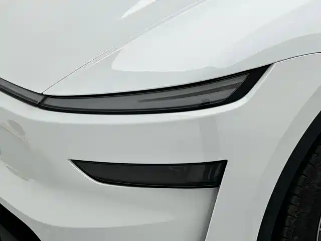 Tesla Model Y L 2026 — фото 22