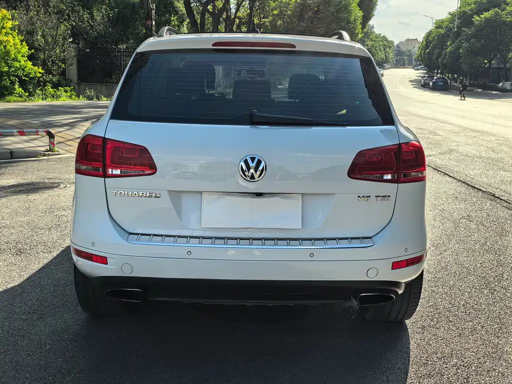 Volkswagen Touareg 2015 — фото 12