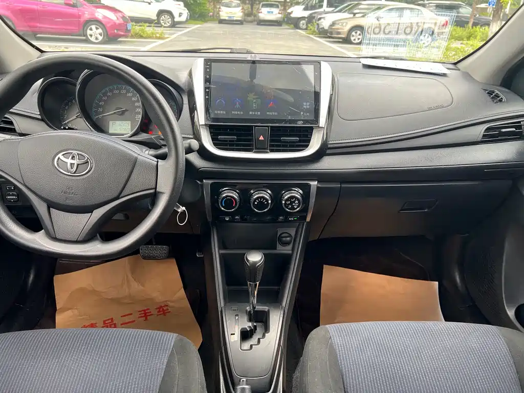 Toyota Yaris L 2017 — фото 15