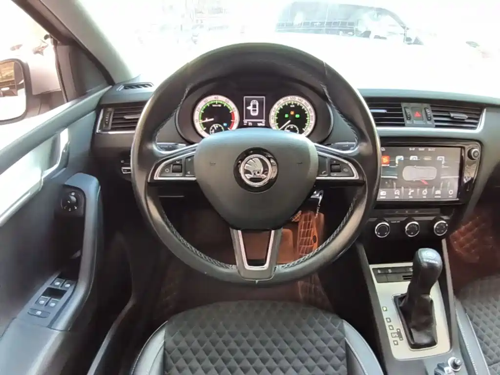 Skoda Octavia 2017 — фото 11