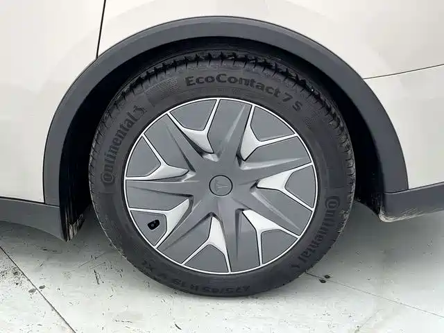Tesla Model Y L 2025 — фото 24