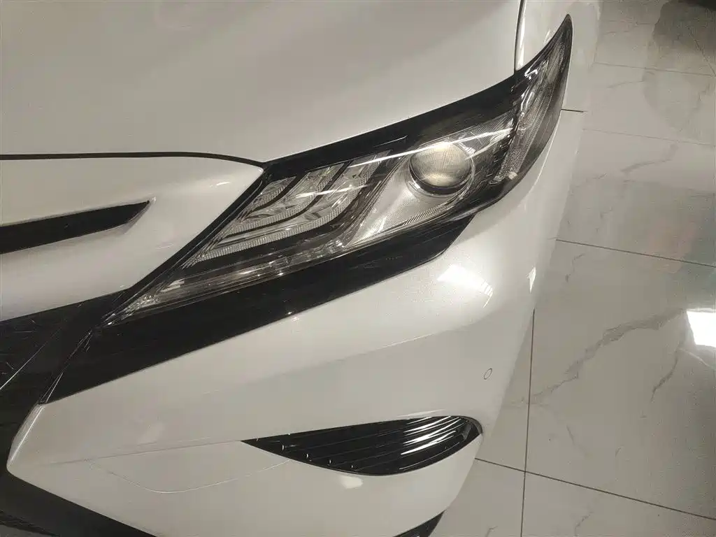 Toyota Camry 2018 — фото 24