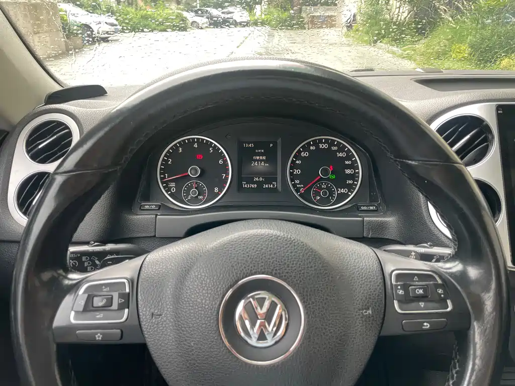 Volkswagen Tiguan 2015 — фото 12