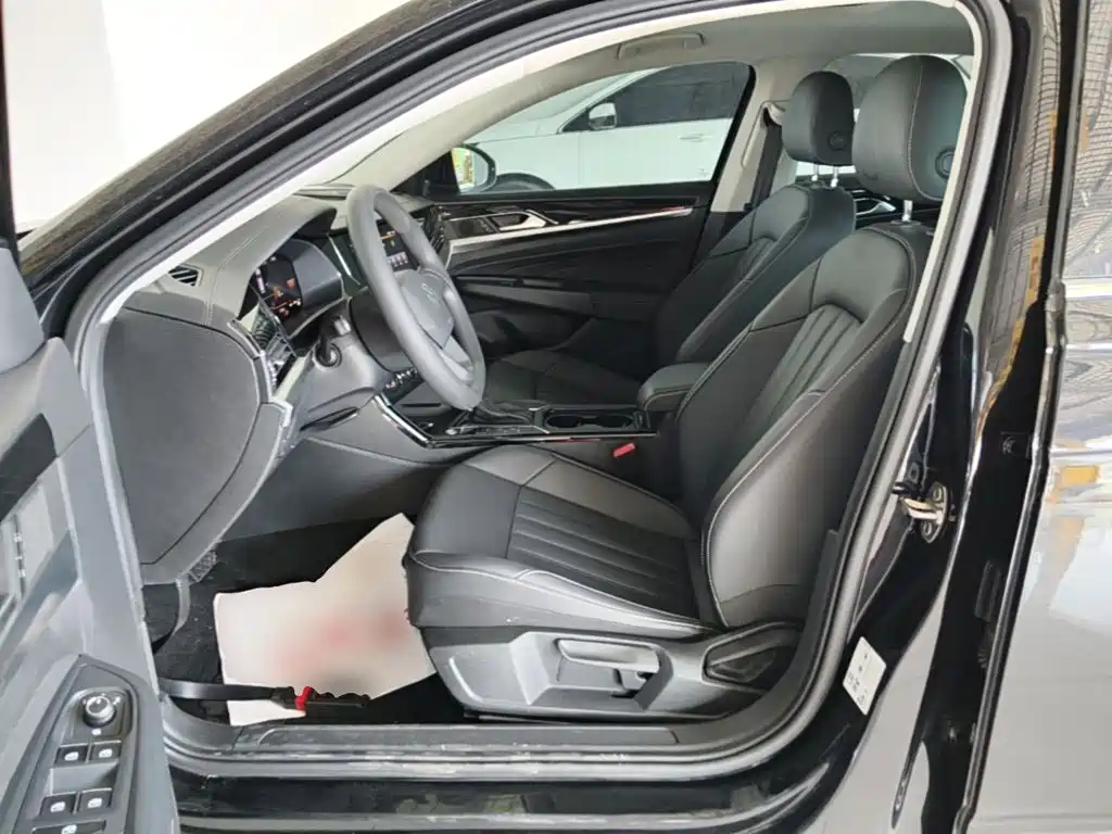 Volkswagen Passat 2023 — фото 15