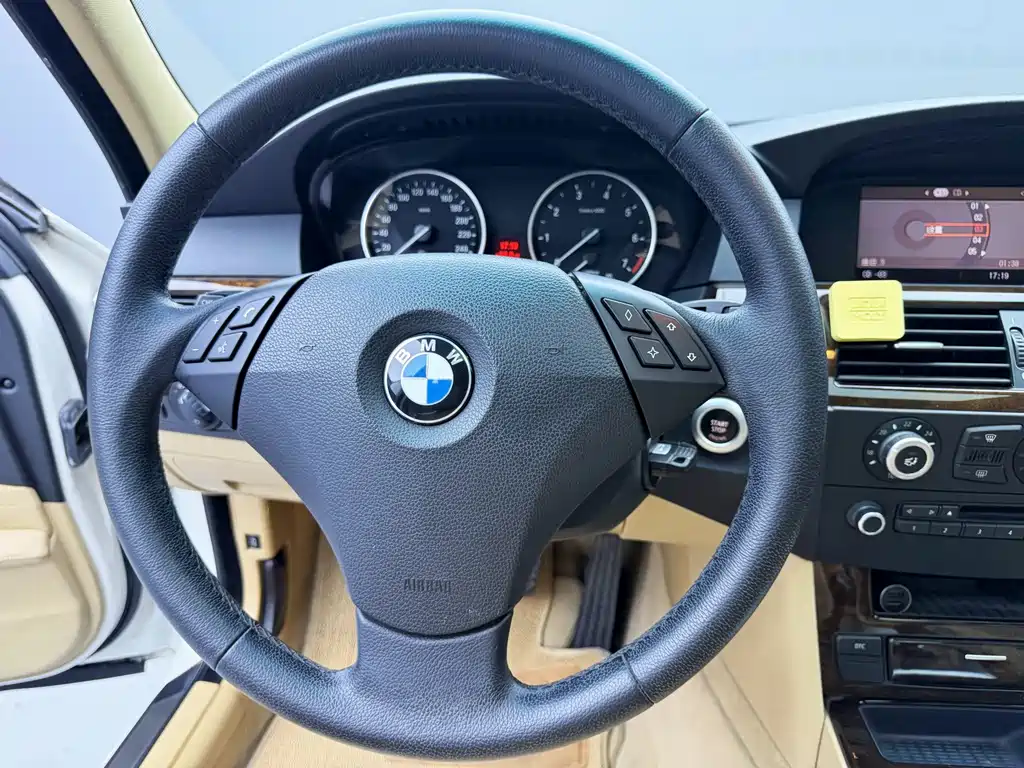 BMW 5 Series 2010 — фото 17