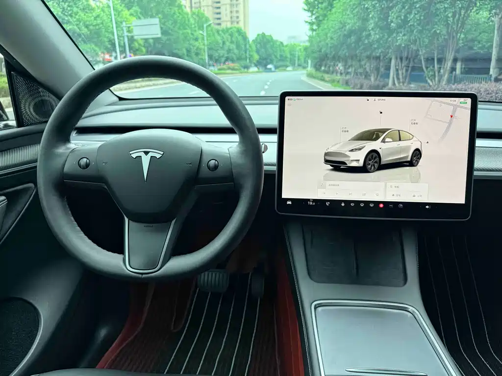 Tesla Model Y 2024 — фото 15