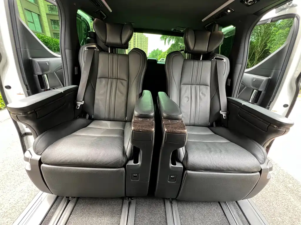 Toyota Vellfire 2021 — фото 7