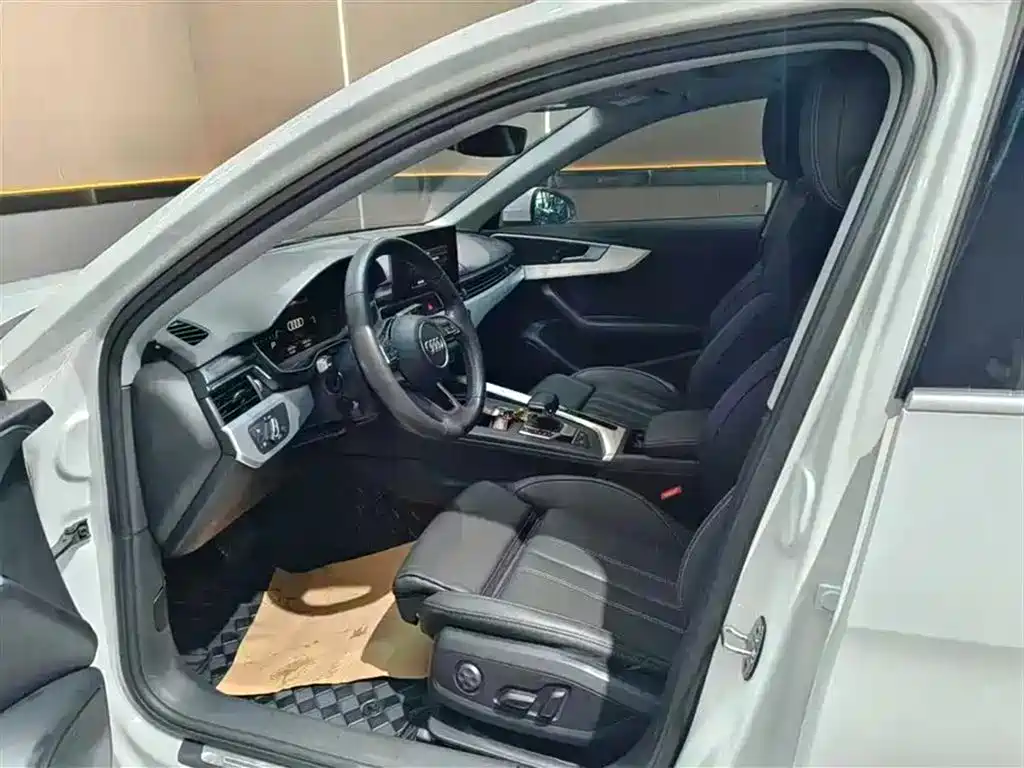 Audi A4L 2020