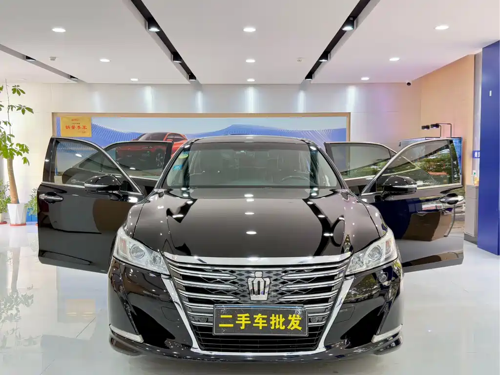 Toyota Crown 2018 — фото 16
