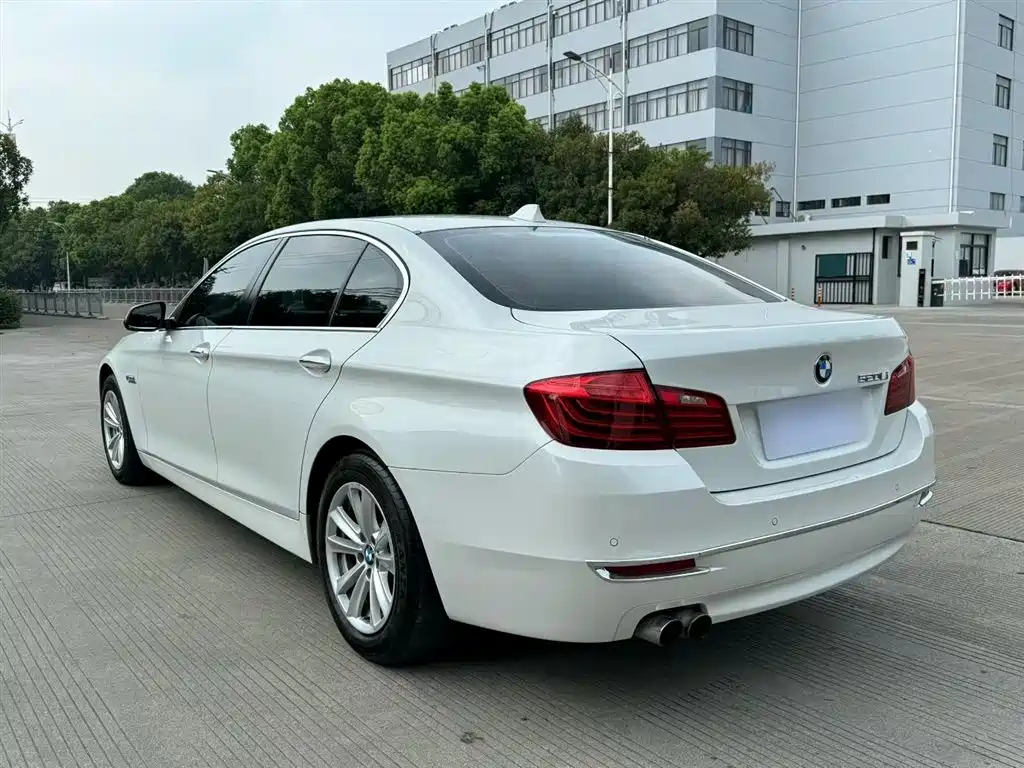 BMW 5 Series 2016 — фото 15