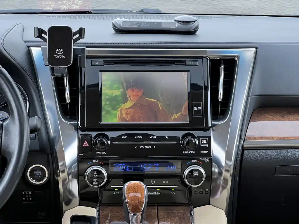 Toyota Alphard 2015 — фото 16