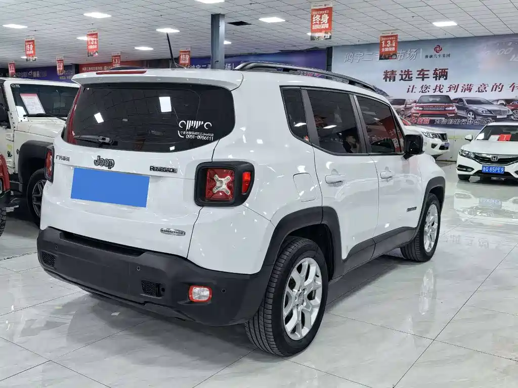Jeep Renegade 2016 — фото 9