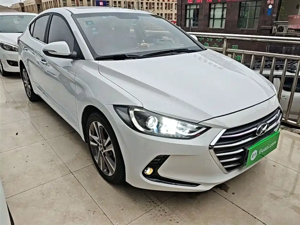 Hyundai Elantra 2018 — фото 4