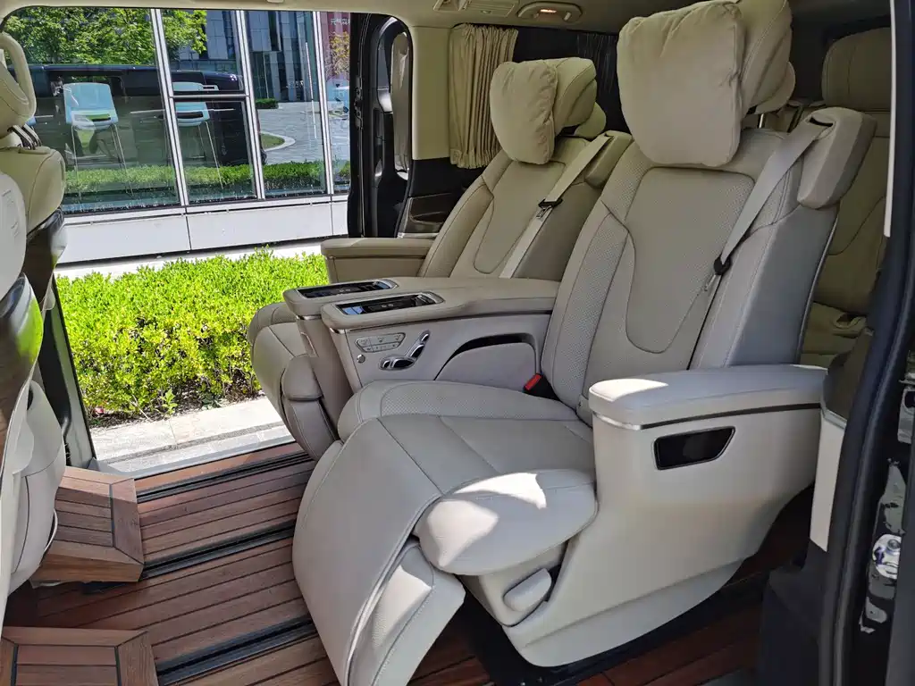 Mercedes-Benz V-Class 2021 — фото 13