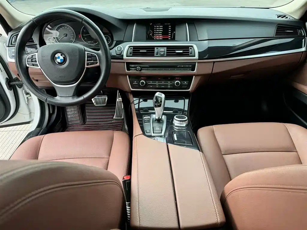 BMW 5 Series 2016 — фото 23